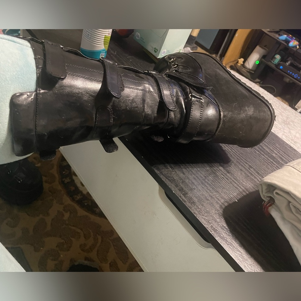 Hot topic size 11 vintage mall goth platform
Boots - Picture 3 of 15